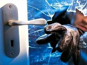 homem tem casa invadida e objetos furtados em Arapiraca