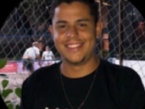 Ferido, servidor público é deixado em porta de hospital, não resiste e morre