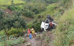 Carreta tombada em Joaquim Gomes