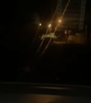 [Vídeo] Moradores se queixam de falta de iluminação em rua do Pinheiro