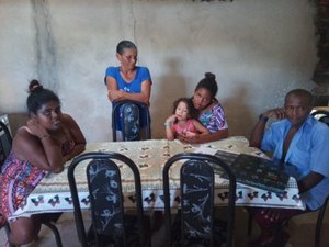 [Vídeo] Família carente da Vila Pau D´arco em Arapiraca faz apelo para receber alimentos