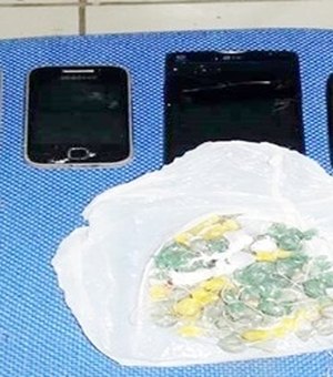 Policiais encontram maconha e celulares com presos em delegacia no Sertão