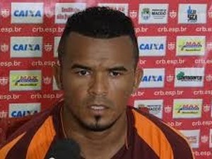 Zé Carlos deve vestir a camisa do CRB no jogo com o Vasco no Rei Pelé