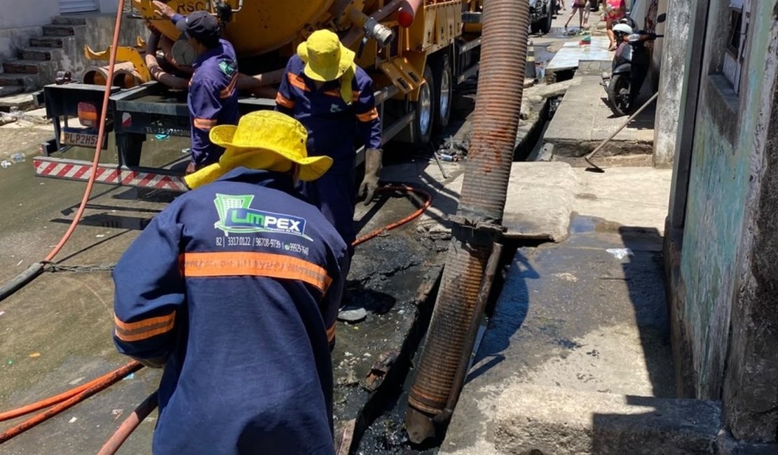 Prefeitura de Maceió desobstrui 70 metros de galerias pluviais no Bom Parto