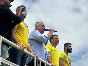 “Jair Bolsonaro está sequestrado e Eduardo exilado”, diz Alfredo Gaspar em Arapiraca