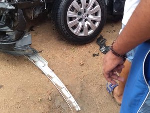 Colisão entre carro e caminhão deixa jovem gravemente ferido na cidade de Junqueiro