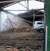 Continua interditado o prédio onde parte do telhado desabou, em Arapiraca