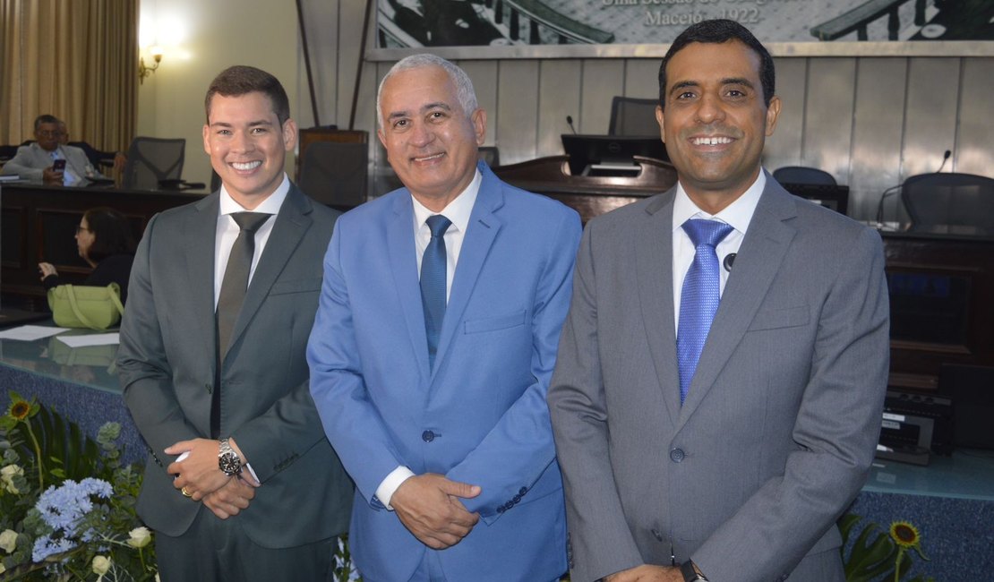 Secretário-geral do Sindicato dos Advogados recebe comenda na Assembleia Legislativa de Alagoas