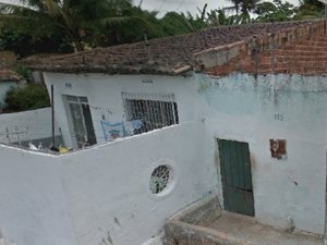 Homem com problemas psiquiátricos ateia fogo na casa do pai