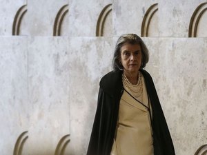 Cármen Lúcia pede celeridade em julgamentos de violência doméstica