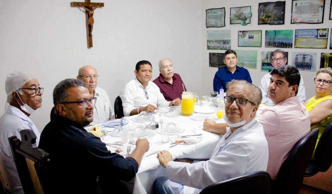 Prefeito se reúne com diretores do Hospital Santa Rita para avaliar serviços e definir novas metas