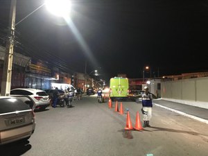 Homem é preso por colidir carro em policial e embriaguez ao volante em Maceió