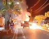 [Vídeo] Carro pega fogo na Avenida Monsenhor Clóvis Duarte, em União dos Palmares