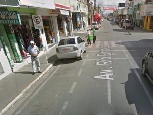 Taxista tem carro roubado em Arapiraca