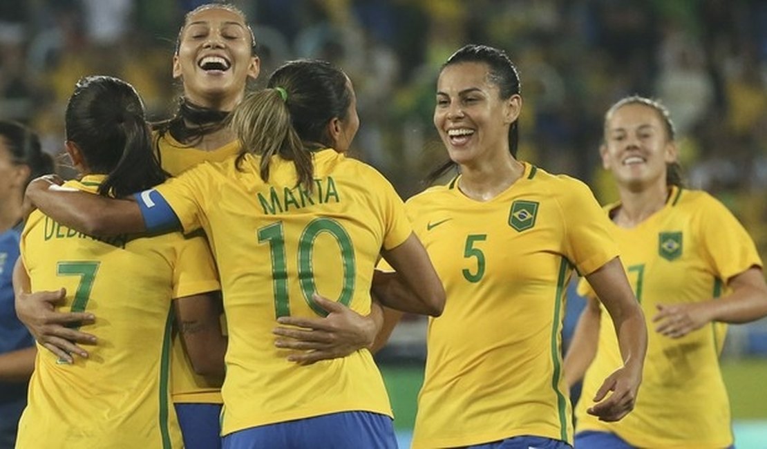 Com dois de Marta e recorde de Cristiane, Brasil goleia com facilidade