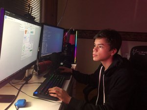 'Fui acordar minha mãe', diz jovem que ganhou R$ 130 mil ao achar falha no Instagram