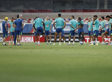 Entre idas e vindas em espera por Ancelotti, CBF segue sem técnico a um mês de jogo com o Equador
