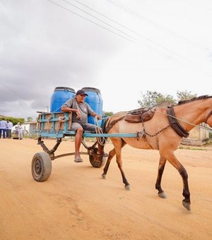 Abastecimento chega aos povoados Lagoa dos Ranchos e Lagoa do Mato dos Lopes, em Palmeira dos Índios