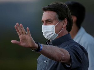 Bolsonaro diz que não consegue ‘matar esse câncer’ das ONGs