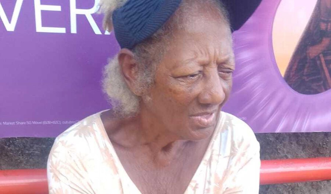 Idosa perdida é acolhida por equipe do Ronda no Bairro no bairro de Mangabeiras