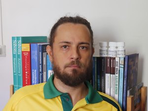 Conflito jurídico deixa pacientes sem remédios; Defensoria Pública tenta reverter