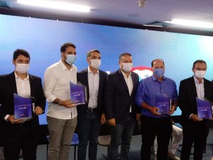 Renan Filho e Rafael Brito promovem pactuação 2021 do Programa Escola 10