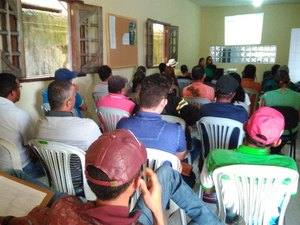 Agricultores girauenses participam de palestra sobre cooperativismo