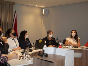 Jó Pereira defende direitos das gestantes à informação e ao parto humanizado