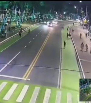 Câmera de segurança registra confusão e agressão com pedras na orla de Maceió