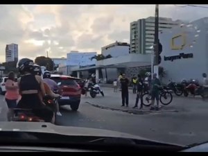 [Vídeo] Quatro pessoas ficam feridas em acidente de trânsito no bairro Jatiúca