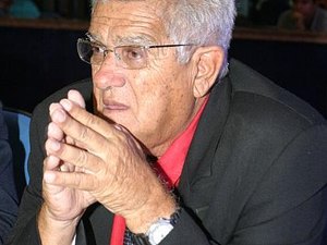 Câmara de Maceió entrega comenda Divaldo Suruagy a Walter Laranjeiras