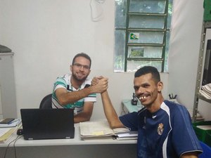 Pássaros do famoso Papa Capim da web serão entregues no Ibama