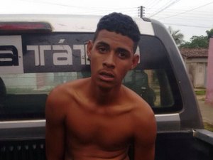 Jovem em atitude suspeita é preso com arma de fogo