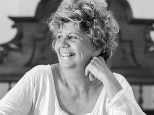 Evento reúne escritores e jornalistas em evento literário nesta segunda-feira (18)