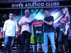 Atacante Rodrigo, filho de Roberto Dinamite, é apresentado no River-PI