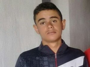 Adolescente morre após perder o controle de motocicleta e colidir com árvore