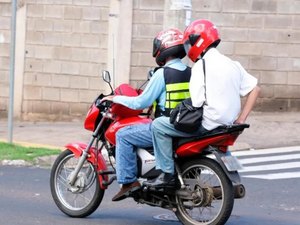 Mototaxistas e motofretistas economizam R$ 530 em taxas do Detran/AL em 2026
