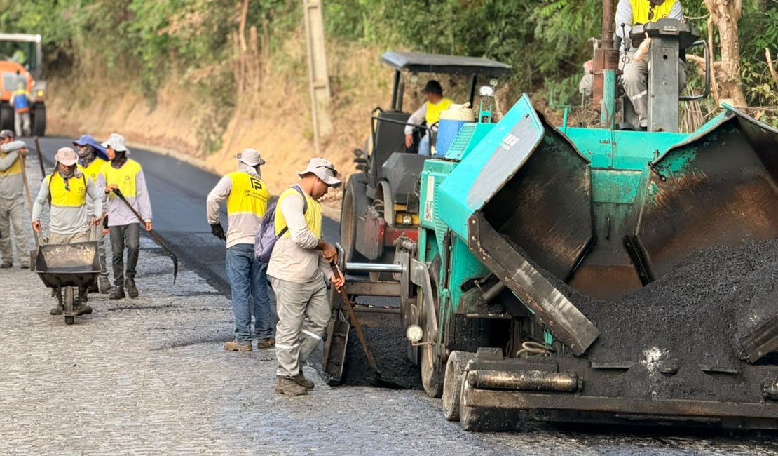 Prefeitura de Jequiá da Praia intensifica obras de melhoria viária