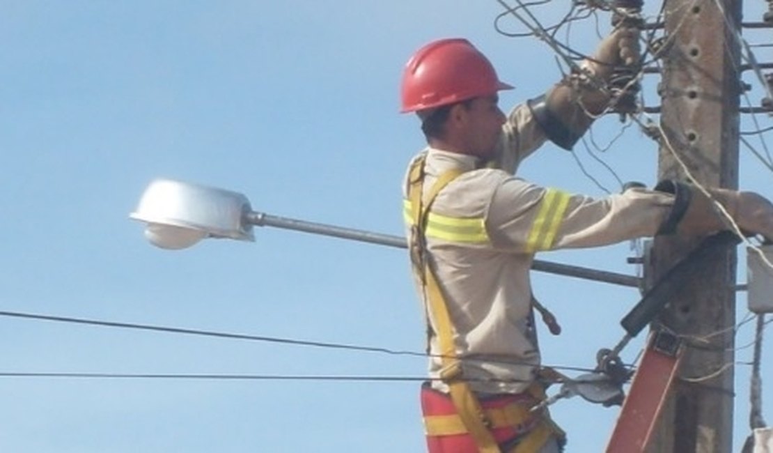 Eletrobras fará manutenção na rede elétrica na capital e no interior; confira o cronograma