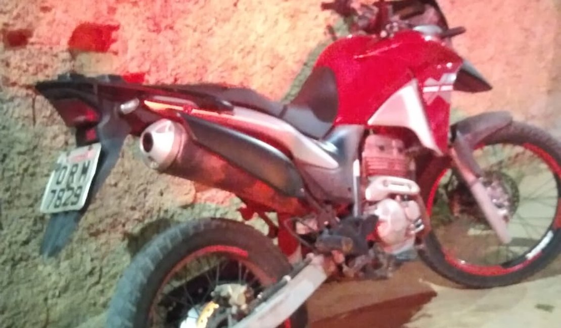 Motocicleta furtada é recuperada pela Polícia Militar em Arapiraca