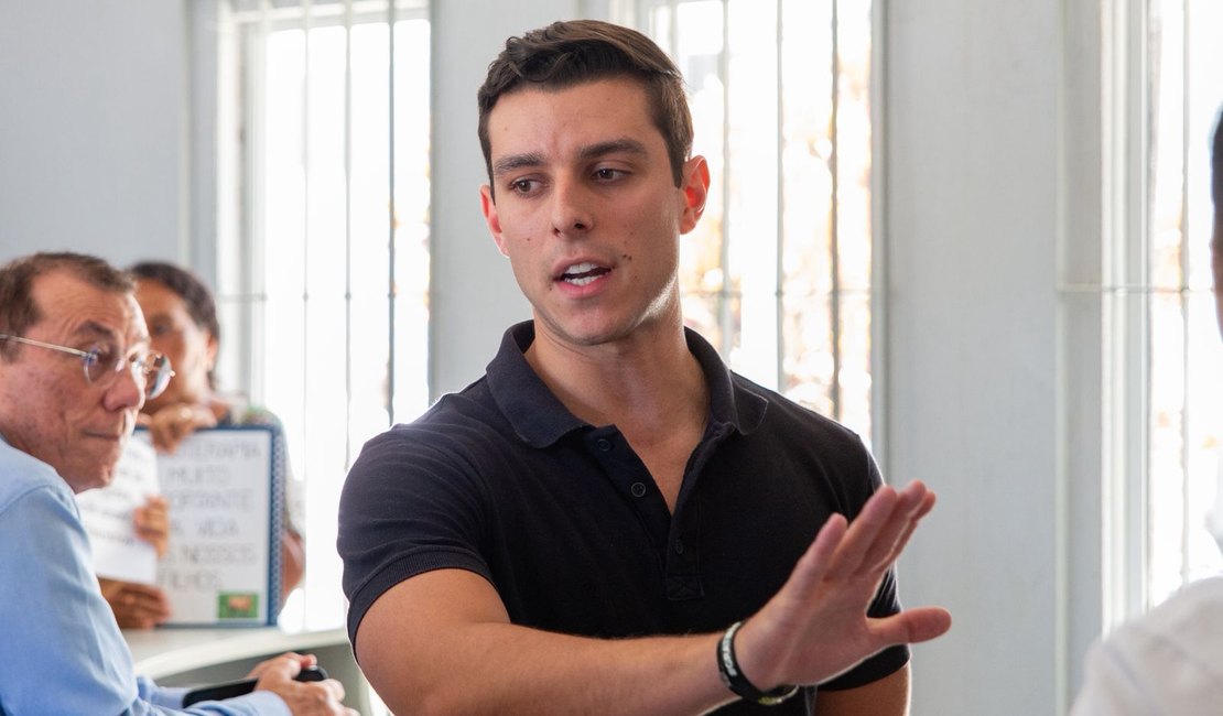 Caio Bebeto é impedido de entrar na Sesau e denuncia descaso com famílias da equoterapia em AL