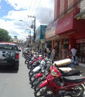 Assaltante leva oito celulares de loja da Claro no centro de Arapiraca