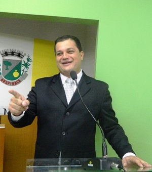 Aliado de Quintella, vereador “esquece” de Calheiros em anúncio sobre candidatos