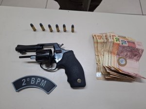 Polícia Militar flagra casal com arma de fogo durante abordagem em Murici