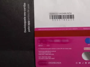 Banco diz que mulher trocou o próprio sobrenome para 'vagabunda'