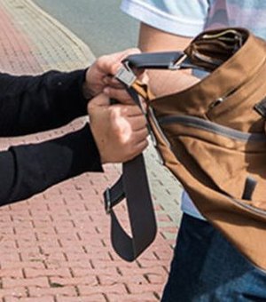 Mulher tem bolsa roubada no centro de Palmeira nesta quarta (22)