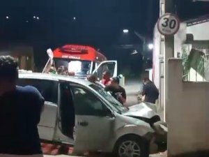 [Vídeo] Carro bate contra muro de casa e deixa homem ferido na cidade de Messias