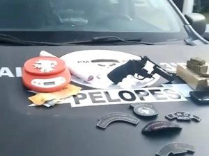 Polícia prende traficante e apreende arma e drogas em Arapiraca