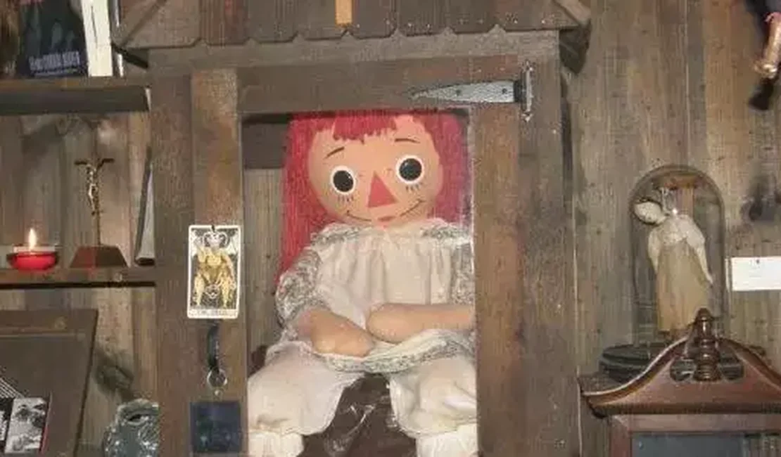 Boneca demoníaca Annabelle é retirada de caixa “protetora” nos EUA