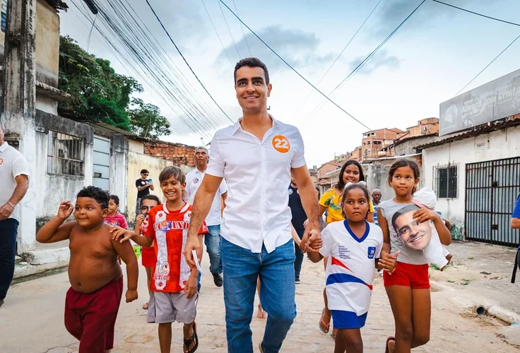 Em ano de eleição, JHC intensifica presença nas grotas com programa da Prefeitura